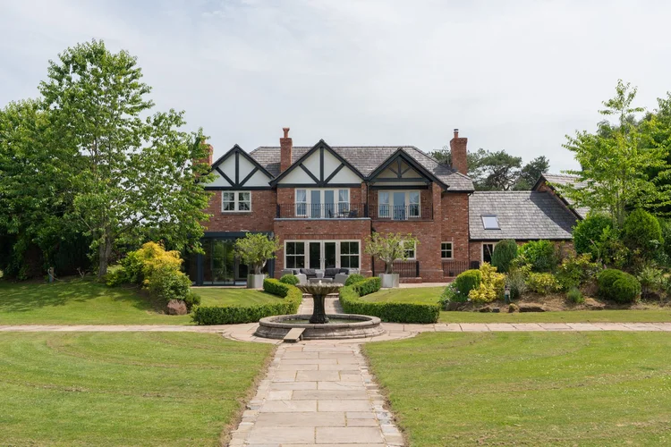 Exterior & Grounds